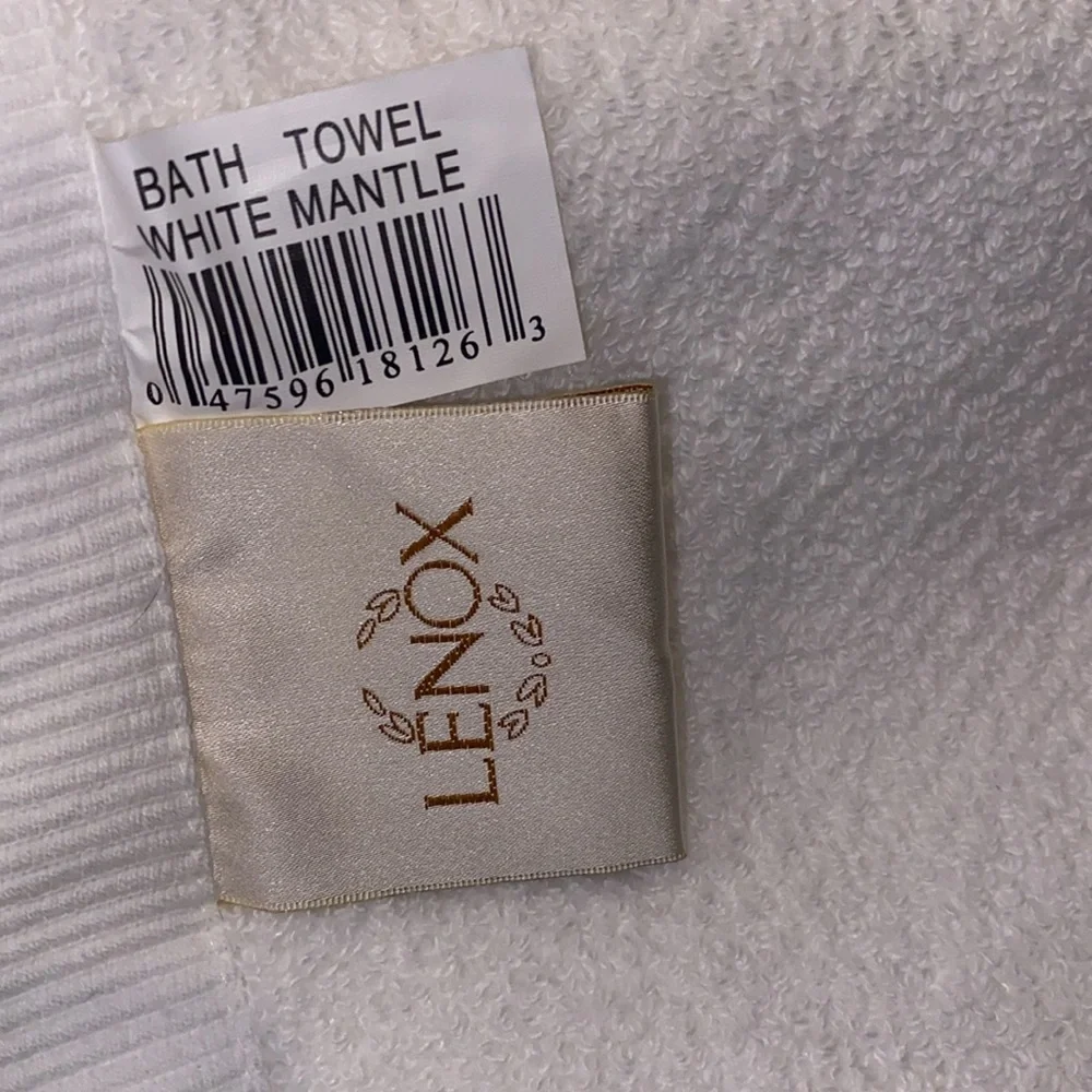 Set Of Two Vintage Lenox Bath Towels